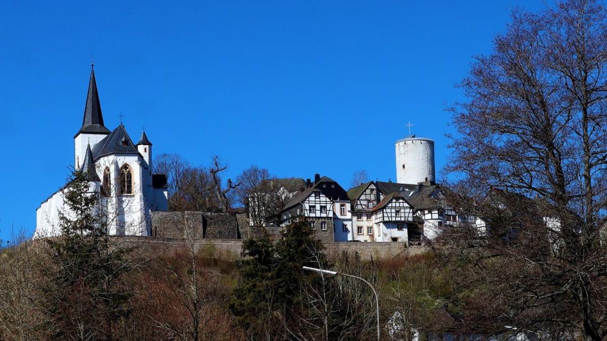Ferienhaus Hescheld With Private Jacuzzi Hellenthal Exterior photo